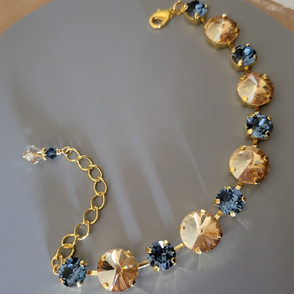 Austrian Crystal Bracelet in Yellow Gold - Picture 3 of 8